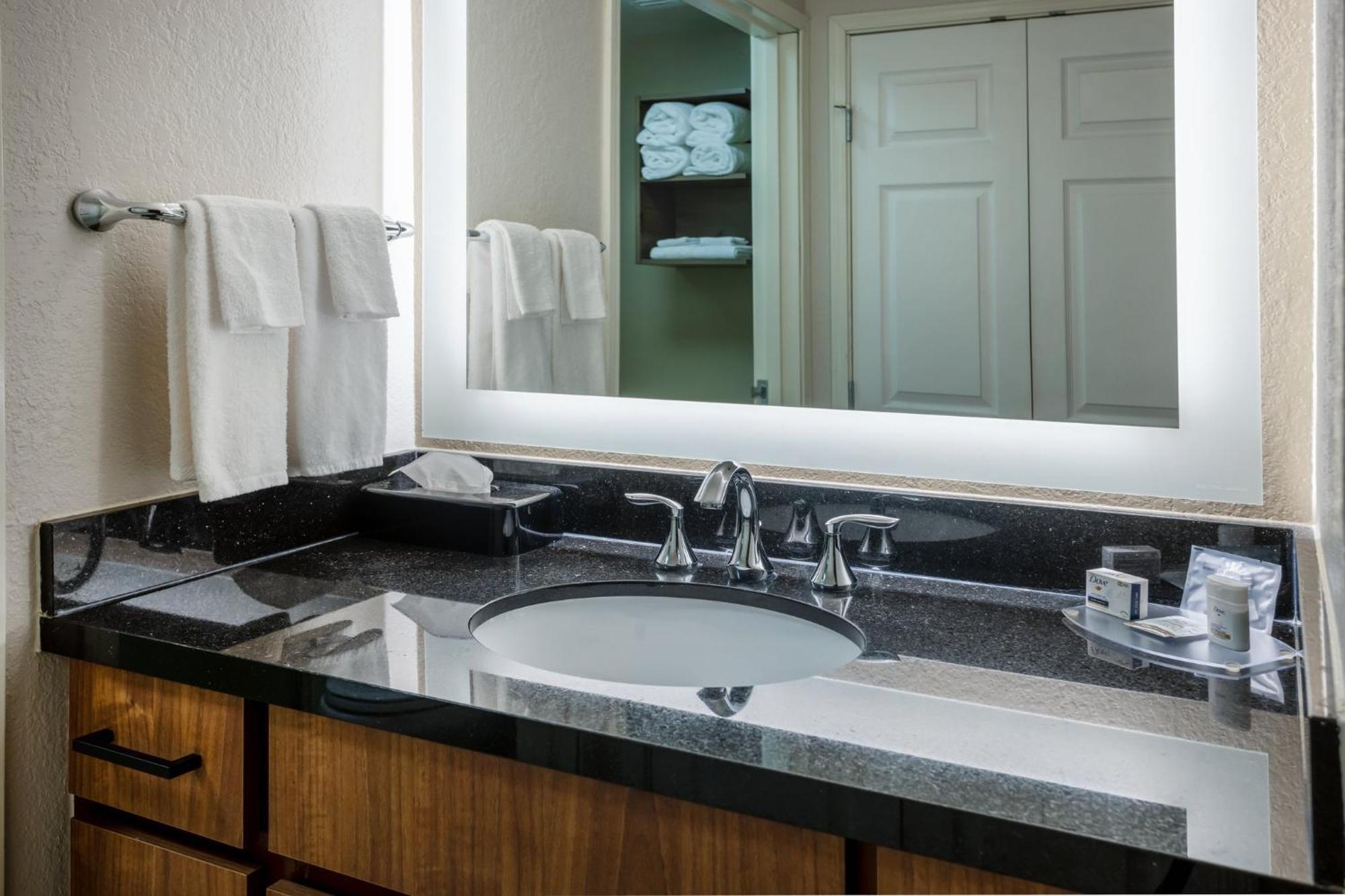 Staybridge Suites Wilmington East By Ihg מראה חיצוני תמונה